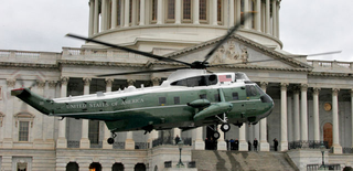 A USMC VH-3US lands at the US Capitol in Washington, DC (US Marine Corps)